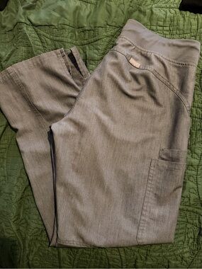 Figs Straight-Leg Scrub Pants in Heather Gray